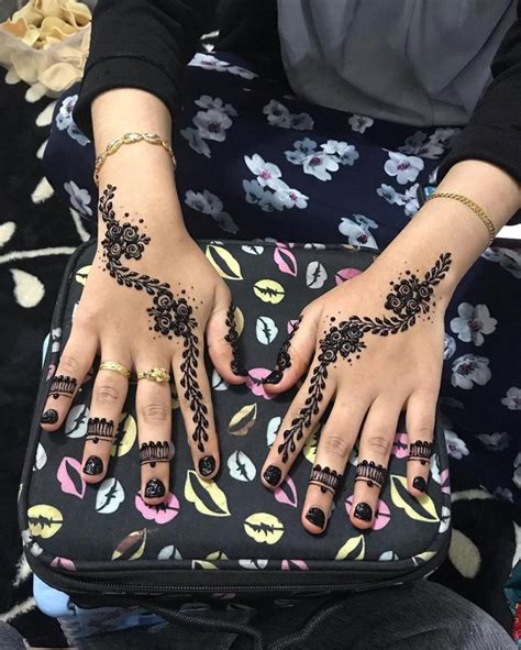 Gambar lukisan henna tangan simple. 30 Henna Tangan Simple | Inspirasi Corak Inai Tangan Menarik