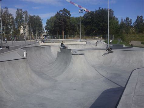 The 4 acre park is located next to green mountain. Highvalley Skatepark | Skateboard park, Högdalen Stockholm. | Per-Olof Forsberg | Flickr