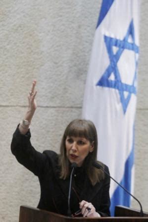 לימור לבנת שמתנגדת לחוק החסינות התווכחה בטוויטר עם יועצו לשעבר של נתניהו. גיוס חובה | בית אבי חי
