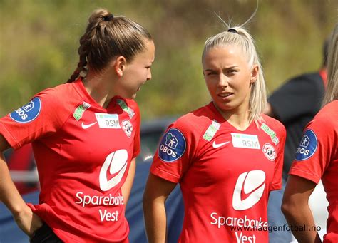 Celin bizet ildhusøy (born 24 october 2001) is a norwegian footballer who plays as a forward for vålerenga. Foto: Stig Høynes, www.haugenfotball.no