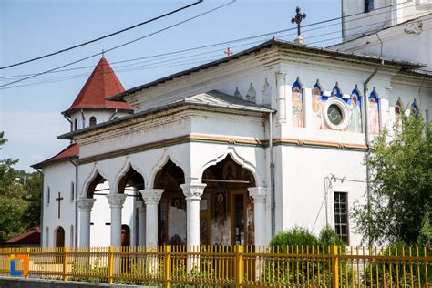 Muzee si galerii de arta. Biserica Sf. Imparati Constantin si Elena din Cernavoda ...