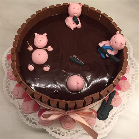 Anschließend die sauerkirschmasse auf den heißen kuchen geben. Pâtisserie Nadine: Pigs-in-Paradise Bier-Torte mit Bier ...