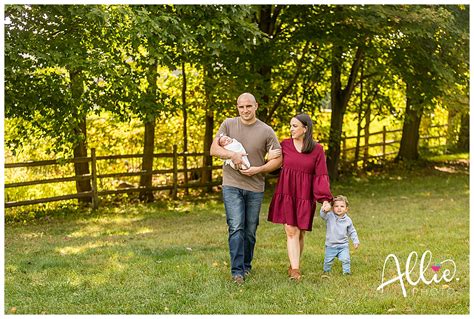 It has been my experience that outdoor newborn photos are easier than most photographers may think, especially in the summer. outdoor-newborn-photos-fall-family-portraits_0395.jpg ...