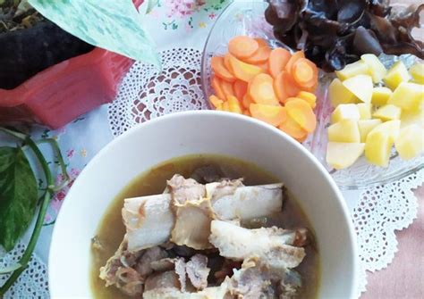 Dengan kuah bening dari kaldu asli, rasanya itu gurih dan segar. Resep Sop iga ala sop konro makasar (tanpa kluwek) oleh E.Y.Ika.M - Cookpad