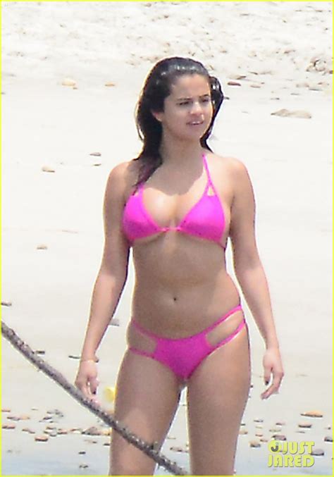 13 min100%hdgivemepink hottie in costume shows off her curv. Selena Gomez Shows Off Her Beach Body in Teeny Bikini ...