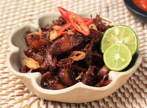 Masukkan lengkuas dan daun salam. Resep Empal Gepuk Presto / Resep Empal Gepuk Daging Sapi ...