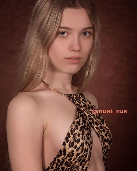 Voir plus d'idées sur le thème instagram, combishort rouge, adolescents sexy. Viktoriya Rare / Épinglé sur rare viktoriya - Victoria is ...