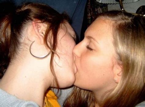 The opening was straight out of every old horror movie: Girls Kissing Each Other (33 pics) » Page 2