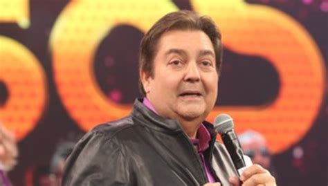 Eduardo costa surge irreconhecível no faustão obrigado a todos vocês que acompanham o canal. Faustão sobre quarentena: 'ô louco, nem meu cachorro fala ...