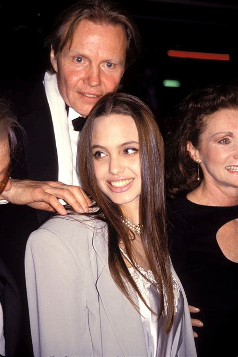 Voight), ранее джоли питт (англ. You Won't Believe How Much Angelina Jolie Has Changed ...