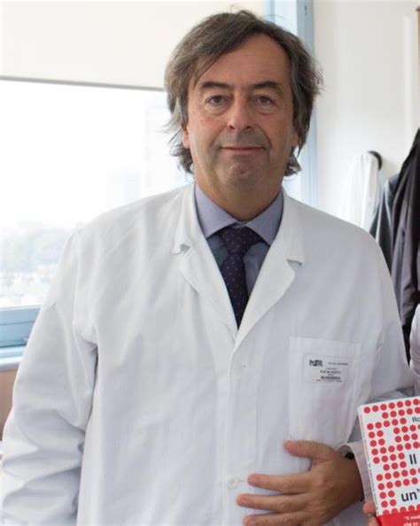 (di domenica 31 gennaio 2021) roberto burioni è un virologo, immunologo e divulgatore scientifico. Il nipote di Vespa, l'avvocatessa fregiata e altri: i ...