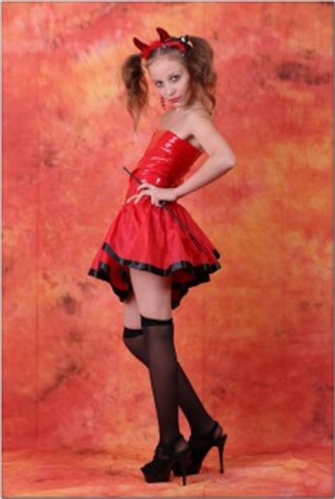 A vibin' slime that loves goo vibes, anime & video games. TeenModeling teenmodeling.tv / TMTV - Violette - Little ...