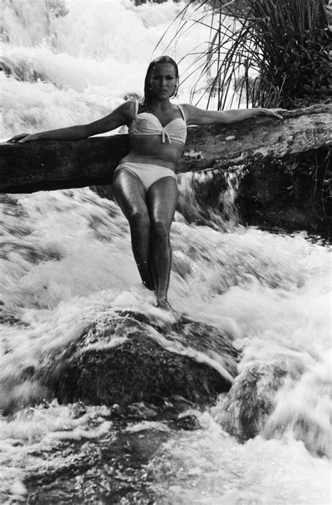 19 марта, 1936 рыбы рост: Picture of Ursula Andress