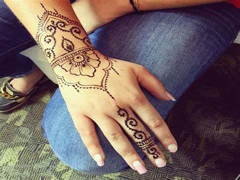 Free of pesticides, chemicals or additives, our henna for tattoos stays long, leaving a deep and rich henna stain. Lovely Henna Tattoo Kit Hobby Lobby | Henna tattoo kit ...