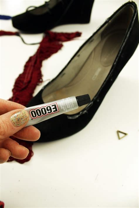 Hey ladies, how about indulging in diy high heels? DIY High Heels Fringe Refashion - Creative Fashion Blog