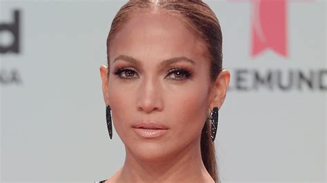 ✨ jlo beauty is available now! Jennifer Lopez sieht ungeschminkt unglaublich jung aus