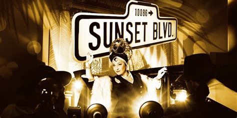 The paramount logo appears as a transparency over the opening shot. Sunset Boulevard