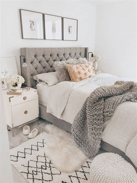 Each feng shui new year, ie every february 4th (the feng shui bagua new year date is fixed, unlike the chinese new year's date ), the position of the 9 flying stars evolves within the lo shu magic square. Feng Shui Tips for a Northwest Facing Bedroom | Decoholic