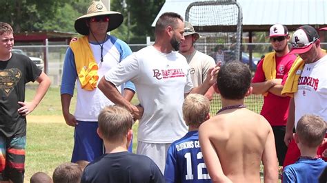 Kliknij, aby oglądać film big cat camp! Big cat baseball camp sliding practice - YouTube