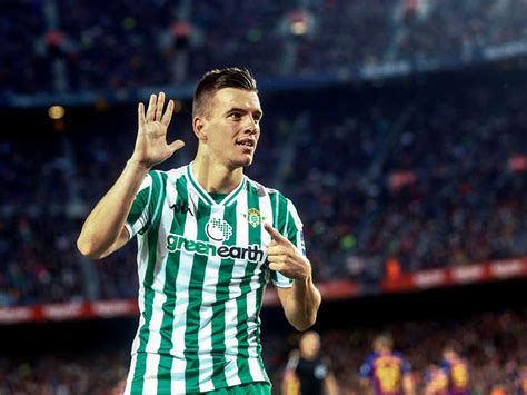 Giovani lo celso (born 9 april 1996) is an argentinian professional footballer who plays as a central midfielder for premier league club tottenham hotspur and the argentina national team. Lo Celso, el artista de Setién - Panenka