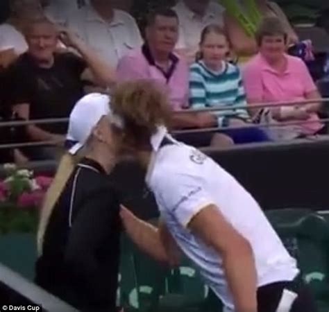 Der tennisstar wird im märz erstmals vater. Alexander Zverev kisses ballgirl, 16, on the cheek | Daily ...