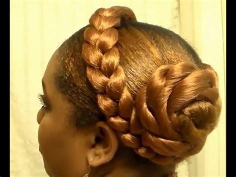 Simple hairstyles with braiding hair. Rose bun-halo braid | Natural hair enthusiast, Kanekalon ...