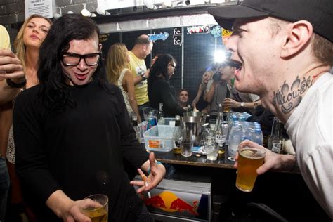 Annalise gets nailed by her chap damien. Skrillex Calls Deadmau5 a "sad old washed up asshole ...
