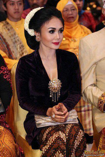 Yuni shara merayakan hari kartini dengan tampilan yang sangat ayu dan tak pernah mengecewakan pengikutnya di media sosial. Yuni Shara | Model pakaian, Pengantin wanita, Pakaian