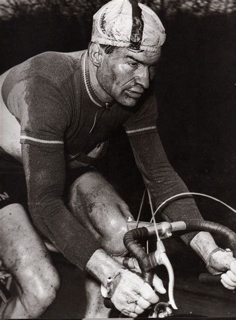 De voormalige franse toprenner en grootvader van de broers van der op 8 oktober raakte bekend dat raymond poulidor in het ziekenhuis nabij zijn woonplaats. Raymond Poulidor in the rain and dirt! | Cycling pictures ...