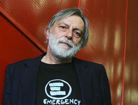 Secondo quanto riporta il corriere della sera il medico e filantropo, fondatore della ong nel 1994 insieme alla moglie teresa sarti, si è spento nella giornata di oggi venerdì 13 agosto. Foto di Gino Strada