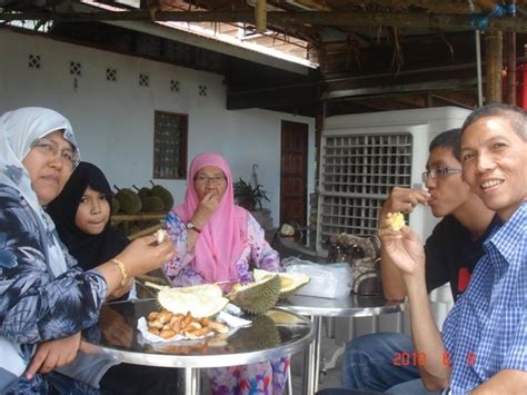 Check spelling or type a new query. Surau At-Tarbiyyah: Kenduri durian di Kebun Bao Seng ...