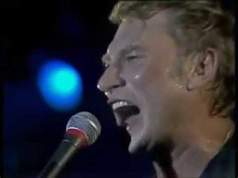 Admirateur d'elvis presley ou encore de chuck berry, johnny hallyday s'est imposé comme le seul vrai rocker français. Johnny Hallyday Je t'attends Live - YouTube