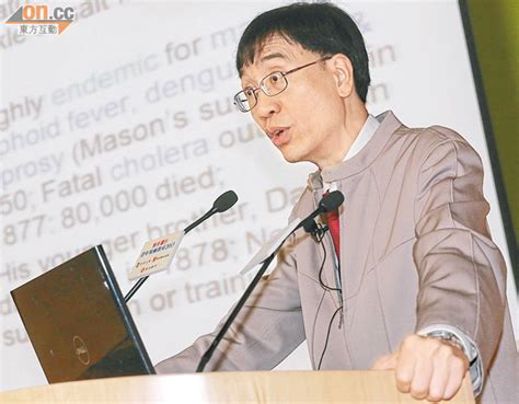 Born 30 december 1956) is a hong kong microbiologist, physician and surgeon. 政情：鬧學生遲到 袁國勇收投訴 - 東方日報