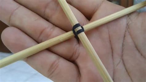 Setelah itu kreasikan layangan dengan memasang buntut dari sisa kertas agar terlihat menarik ketika diterbangkan di atas langit. part#5 full cara memasang benang layangan adu, gapangan ...