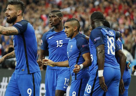 Can gets in down the right and then crosses into the box, but the stretching muller cant put his shot on. France 5-2 Iceland, Uefa Euro 2016 quarter-final - Five ...