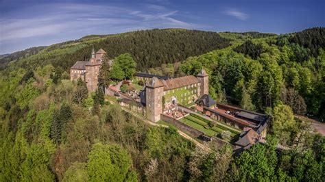 Erfahrt alles über die 15 wichtigsten sehenswürdigkeiten in irland und bucht eure ausflüge. Frühling an Burg Schnellenberg.. Foto & Bild | architektur ...