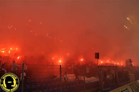 Rumor mengatakan itu para fans poznan yang memulai grecques (kembalilah ke lapangan dan melompat) pada tahun 1961! Ultras on tour: Lech Poznan - Slask Wroclaw