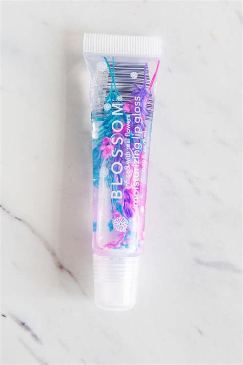 Ze hebben ook nog andere geurtjes zoals raspberry face, eyes, brows, lips, accessoires en eau de toilette. Blossom Raspberry Lip Gloss Tube - Blue | Lip gloss tubes ...