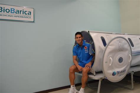 A la pregunta de la cámara hiperbárica para qué sirve, el tratamiento médico se sirve de la cámara hiperbárica para acelerar los tiempos de curación. Real Madrid: James sigue su recuperación con la cámara ...