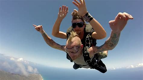 Oahu's oldest & most experienced skydiving destination, offering the highest jumps, longest hours of operation, and the islands fastest jump planes. hawaiian skydive in honolulu,hawaii 4-20-16 - YouTube