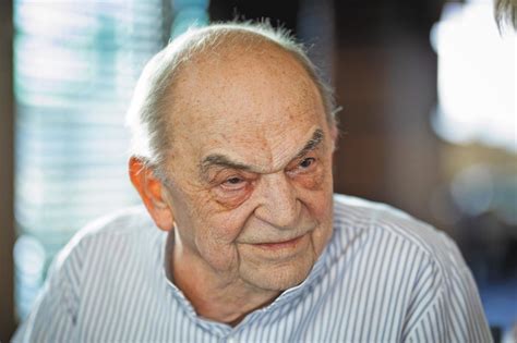 Národný umelec, nositeľ najvyšších umeleckých ocenení. Kortárs Online - A színház: életszükséglet - kritika Léner Péter Bodrogi című könyvéről