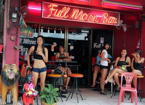 It was good but not enough to.blow my mind.more. It's impossible to pass a bar like Full Moon at any time ...