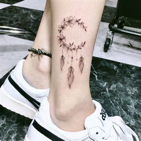 Dreamcatcher tattoos looks beautiful when they are inked colored. 75 Dreamcatcher Tattoos: Meanings, Designs + Ideas (2021 ...