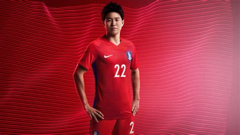 15 그래서 우스갯소리로 fc 국대''라고도 하는데, 국가대표 팀 못지않게 프로축구 리그의 인기 또한 엄청난 남미, 유럽과는 다른 특성 때문에 스포츠 팬들 사이에선 야구 vs 축구 논쟁이 자주 벌어진다. :: 올댓부츠 :: 개인 유저가 만든 한국 국대 유니폼 ㄷㄷㄷㄷ