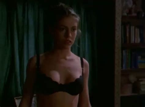 1,526,864 likes · 48,290 talking about this. alyssa milano-the outer limits movie from JizzBunker.com ...
