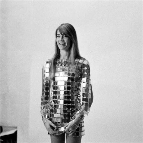 Françoise hardy dans un champ de tulipes en angleterre, en avril 1968. Pin by Cameron mcdonnell on Francoise hardy | Francoise ...