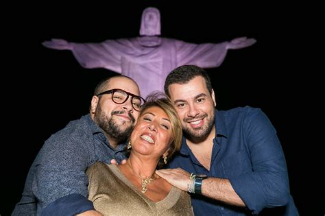 His birthday, what he did before fame, his family life, fun trivia facts, popularity rankings, and more. Tiago Abravanel, Angela Costa e Fernando Poli | Circolare