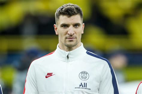 Thomas meunier is a professional belgium footballer who plays at right back position. Medien: Meunier-Transfer zum BVB ist zu "99,9 Prozent" fix ...