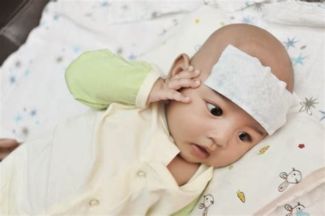 Sampailah pada satu keadaan anak kecil itu menjadi semakin kritikai dan akhirnya pergi dijemput ilahi. Mengatasi Demam Anak - BundaAsraf.com