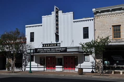 Visit our cinemark theater in the woodlands, tx. Movie Theatres - Old Texas Movie Theaters | Historic ...